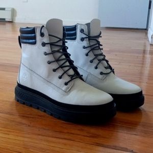 Woman's Timberland Boots